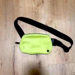 Everywhere Belt Bag - lemon vibe